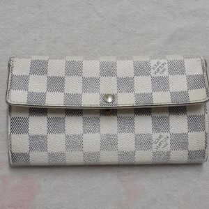 AUTHENTIC lv wallet ( clearance)